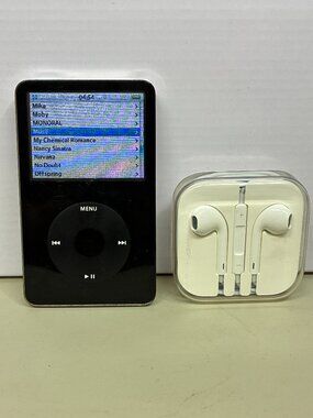 Apple iPod Classic 5th Generation 30GB Black A1136 (MA146LL) Tested & New Earbud